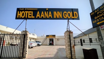 hotel aana inn gold