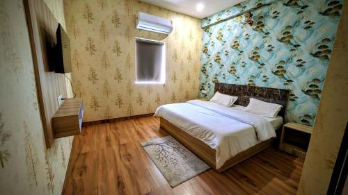 hotel aana inn gold