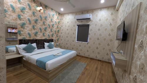 hotel aana inn gold