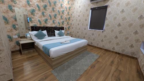 hotel aana inn gold