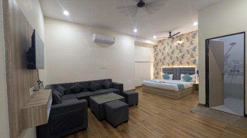 hotel aana inn gold