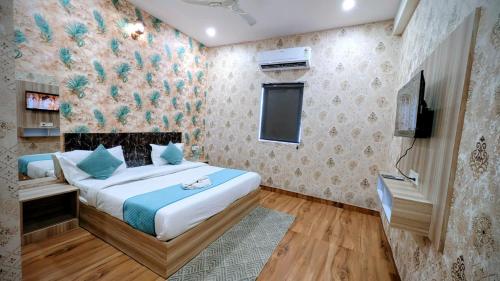 hotel aana inn gold