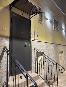 Roses Suite & Apartments,,4 star
