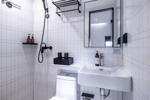 yibai hotel beijing wukesong yuquanlu subway station branch