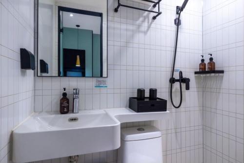 yibai hotel beijing wukesong yuquanlu subway station branch