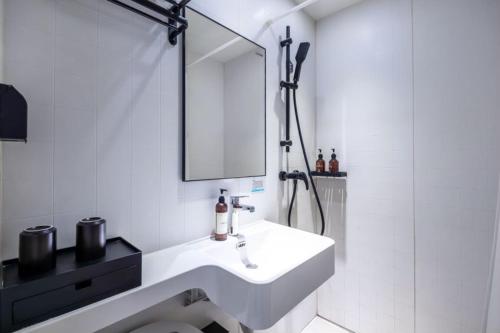 yibai hotel beijing wukesong yuquanlu subway station branch