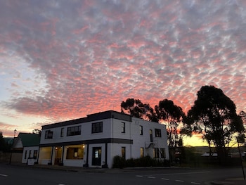 The Kentish Tasmania,,2 star
