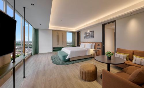 artotel living world grand wisata bekasi