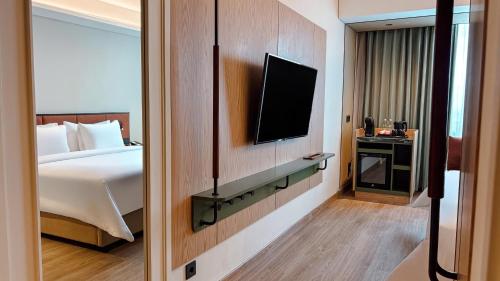 artotel living world grand wisata bekasi