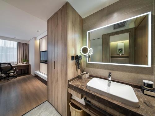 ssaw hotel shenzhen qianhai nantou ancient town