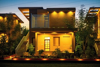 still river suites with heated pool jacuzzi by elivaas