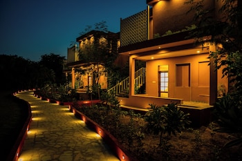still river suites with heated pool jacuzzi by elivaas