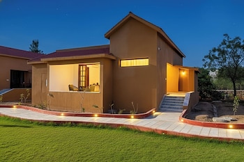 still river suites with heated pool jacuzzi by elivaas