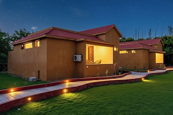 still river suites with heated pool jacuzzi by elivaas
