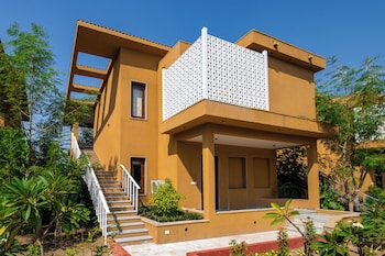 still river suites with heated pool jacuzzi by elivaas