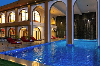 still river suites with heated pool jacuzzi by elivaas