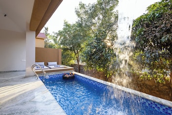 still river suites with heated pool jacuzzi by elivaas