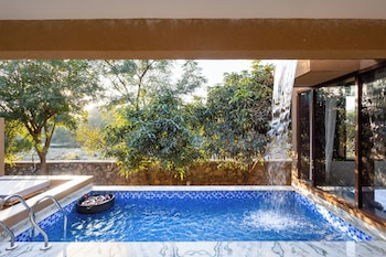 still river suites with heated pool jacuzzi by elivaas