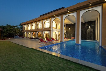 still river suites with heated pool jacuzzi by elivaas