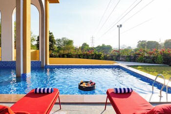 still river suites with heated pool jacuzzi by elivaas