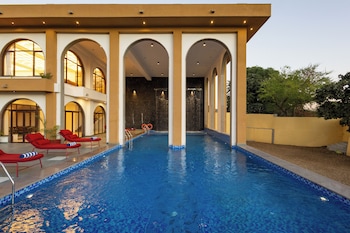 still river suites with heated pool jacuzzi by elivaas
