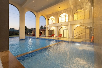still river suites with heated pool jacuzzi by elivaas