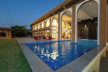 still river suites with heated pool jacuzzi by elivaas