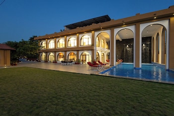 still river suites with heated pool jacuzzi by elivaas