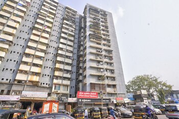 glitz saineel executive near juhu beach