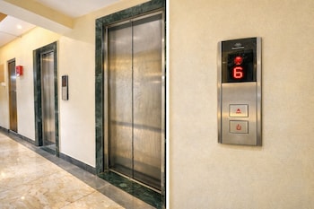 glitz saineel executive near juhu beach