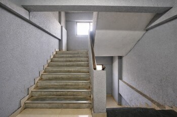 glitz saineel executive near juhu beach
