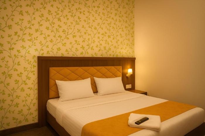 glitz saineel executive near juhu beach