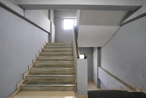 glitz saineel executive near juhu beach