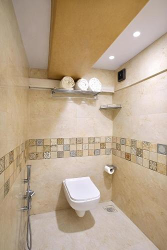 glitz saineel executive near juhu beach