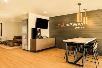 livaway suites phoenix glendale