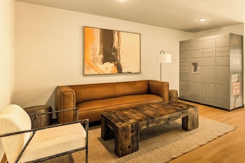Livaway Suites Phoenix-Glendale,,2 star