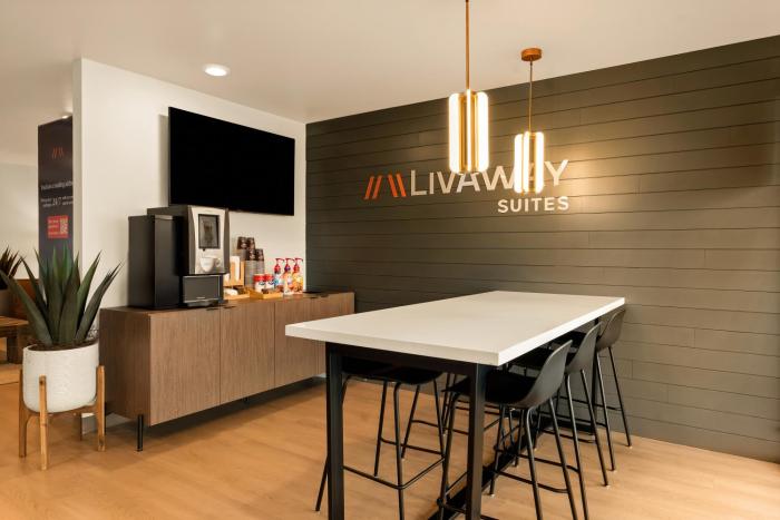 livaway suites phoenix glendale