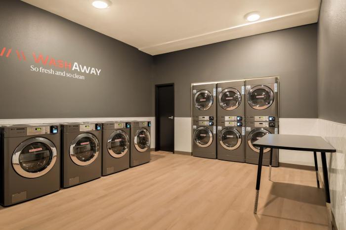 livaway suites phoenix glendale