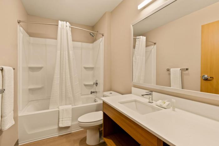 livaway suites phoenix glendale