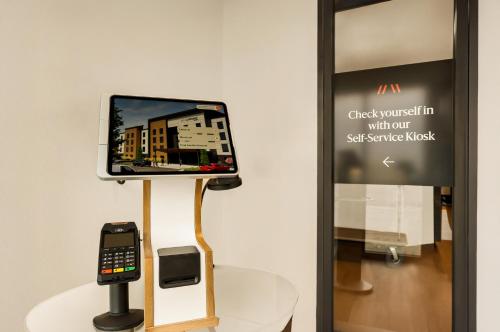 livaway suites phoenix glendale