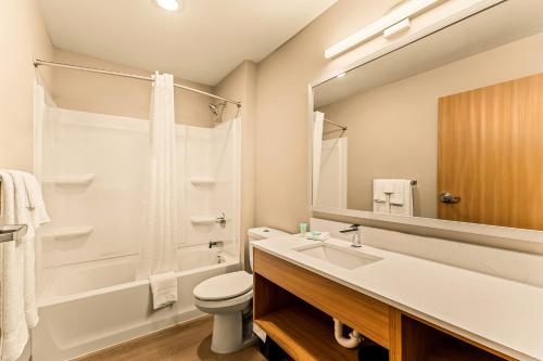 livaway suites phoenix glendale