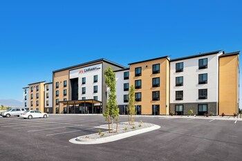 livaway suites phoenix surprise