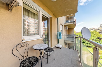 la dolce vita massage shower stay w ac balcony