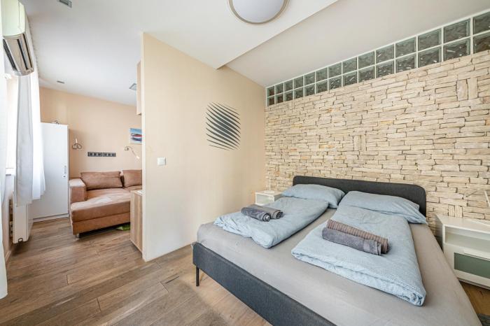la dolce vita massage shower stay w ac balcony