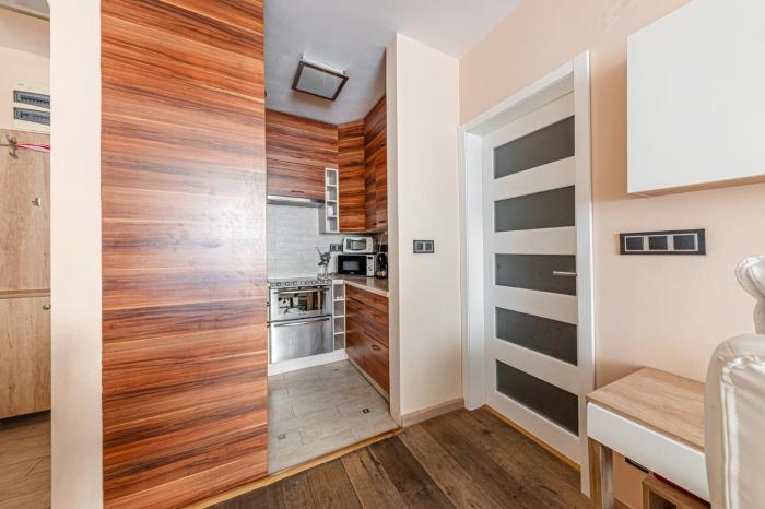 la dolce vita massage shower stay w ac balcony