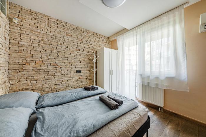 la dolce vita massage shower stay w ac balcony