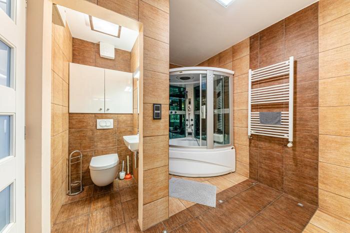 la dolce vita massage shower stay w ac balcony