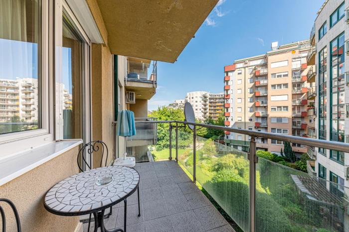 la dolce vita massage shower stay w ac balcony