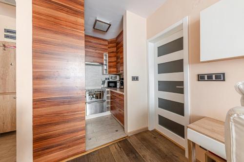 la dolce vita massage shower stay w ac balcony