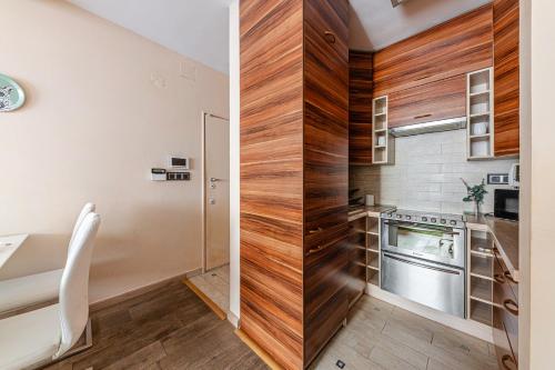 la dolce vita massage shower stay w ac balcony